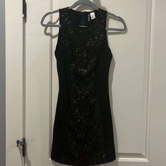 H&M Dresses & Skirts - Mini sparkle black body con dress